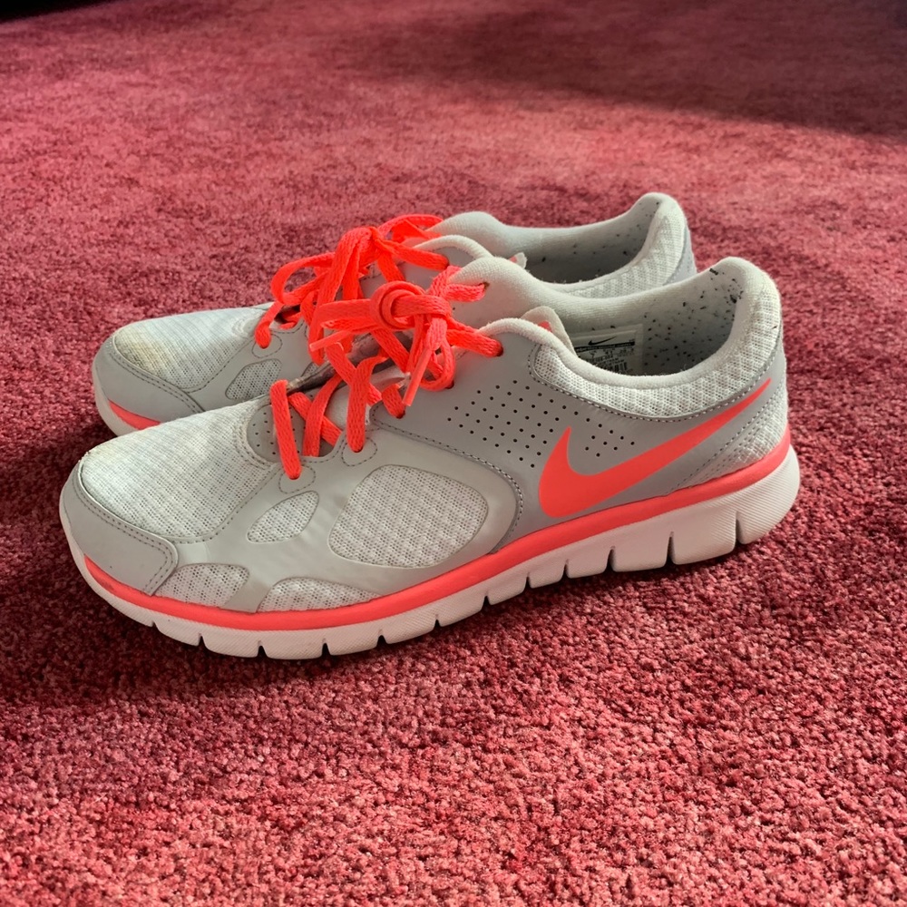 Women’s Nike sneakers